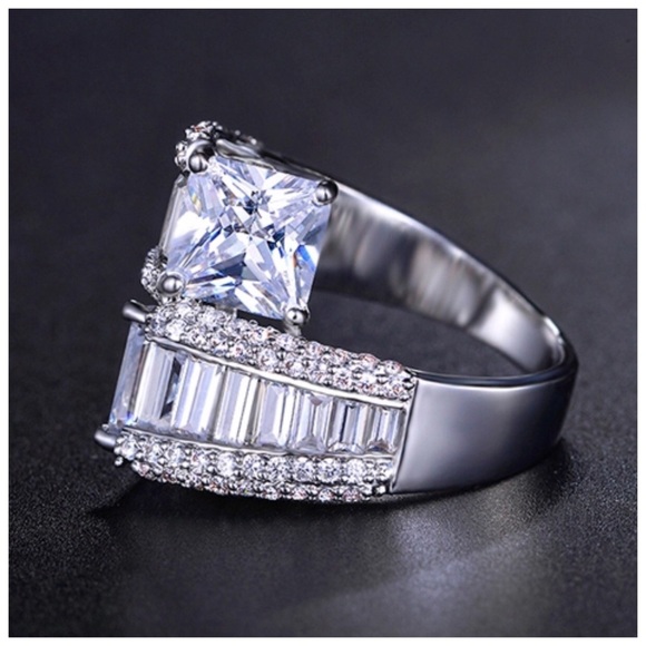 🎁 Swarovski Crystals The Sophia .925 Silver Ring - Picture 5 of 7